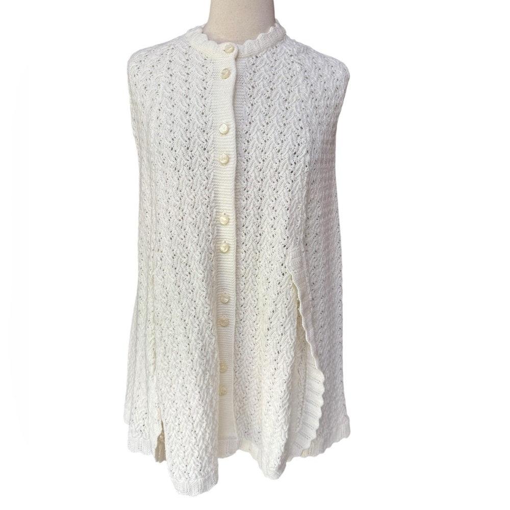 1960s/70s Ivory Small Open Weave Knit Button Down Front Hem Hand Opening Poncho/